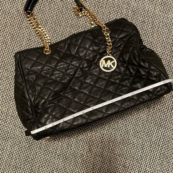 Michael Kors quilted soft leather shoulder bag - Picture 9 of 16